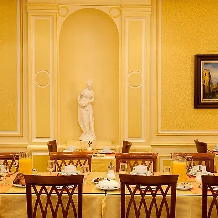 Hotel Touring Opera