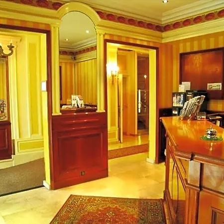 Touring Opera Hotel Paris