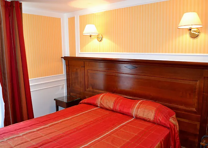 מלון Touring Opera 3*