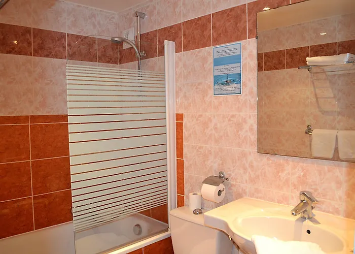 Touring Opera מלון