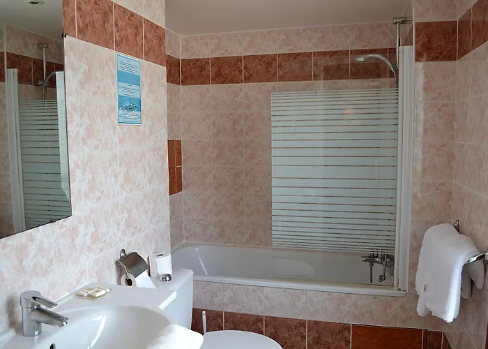 Touring Opera מלון