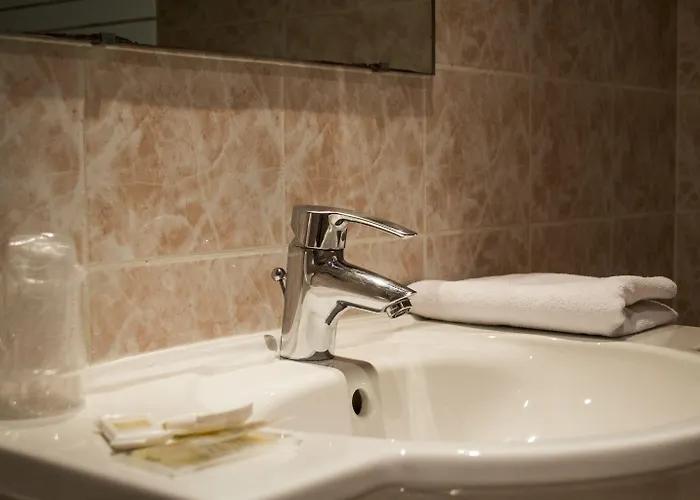 Touring Opera מלון