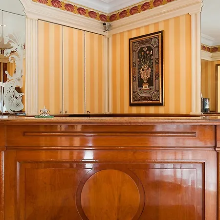 Touring Opera Hotel Paris