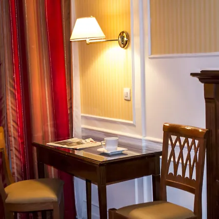 מלון Touring Opera