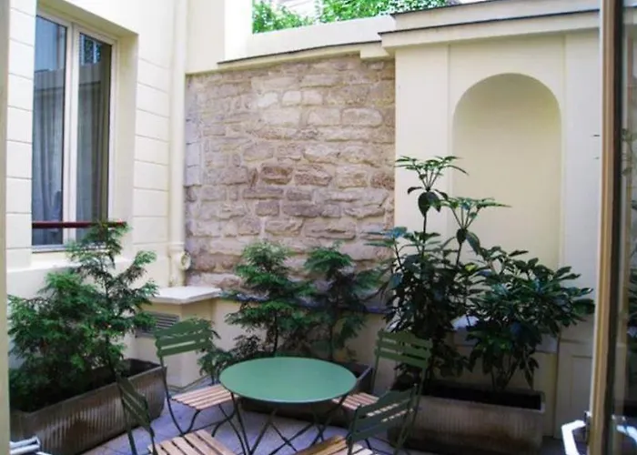 Hotel Touring Opera 3*